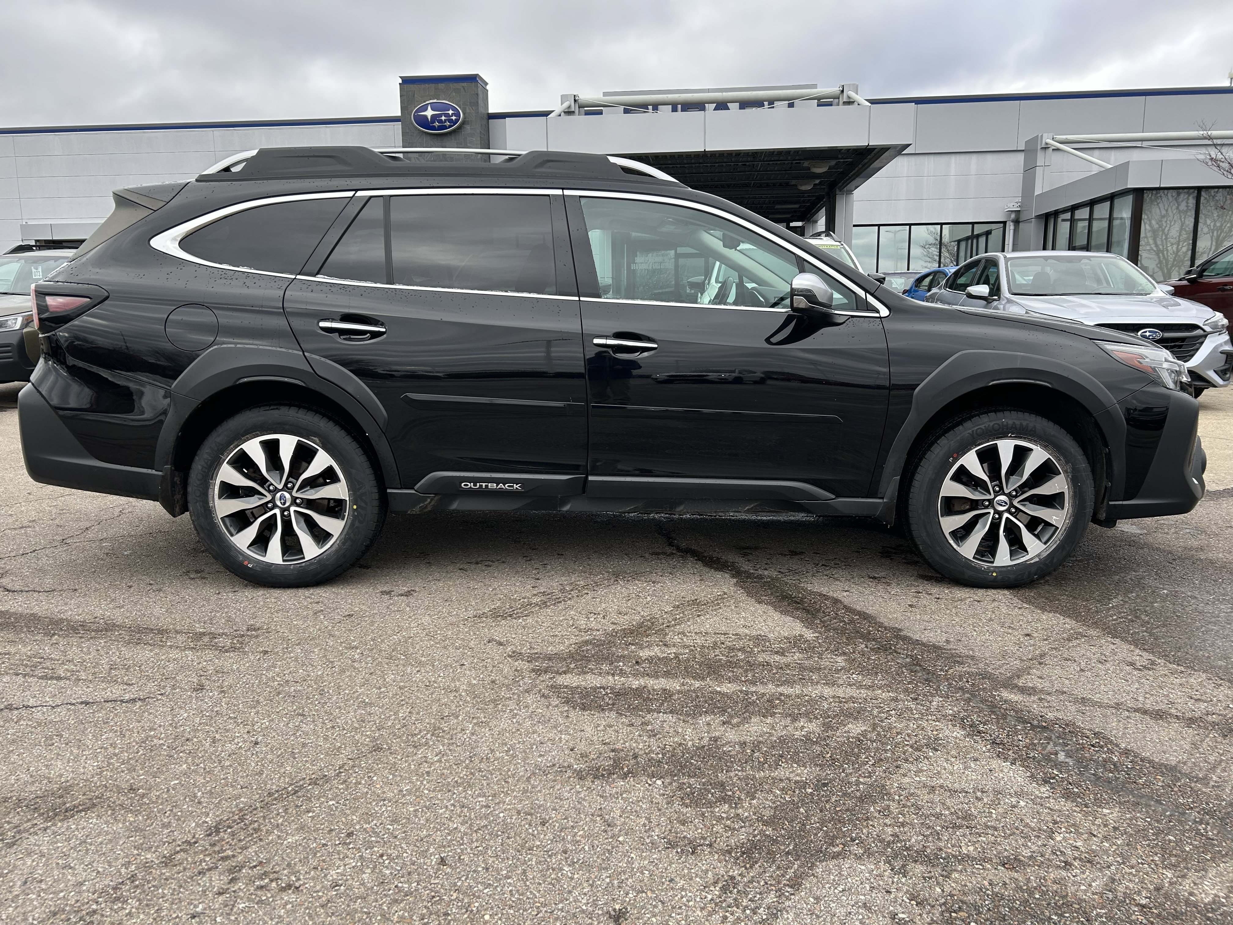 Used 2023 Subaru Outback Touring image 8