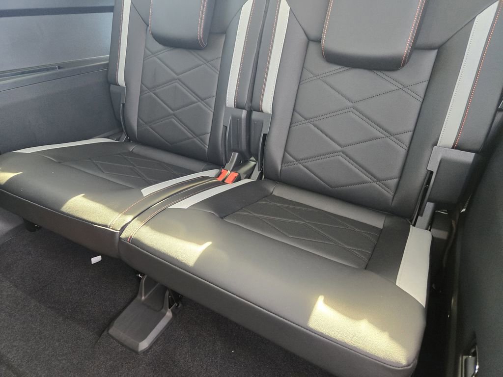 New 2026 Volkswagen Atlas Peak Edition image 22