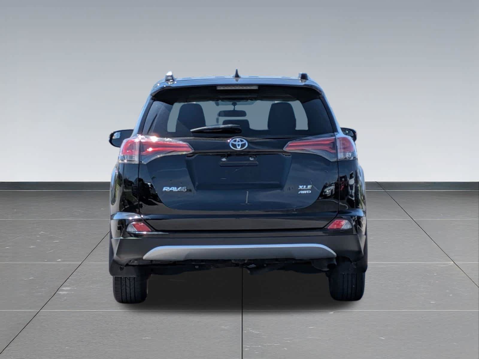 Used 2016 Toyota RAV4 XLE AWD/4WD image 4