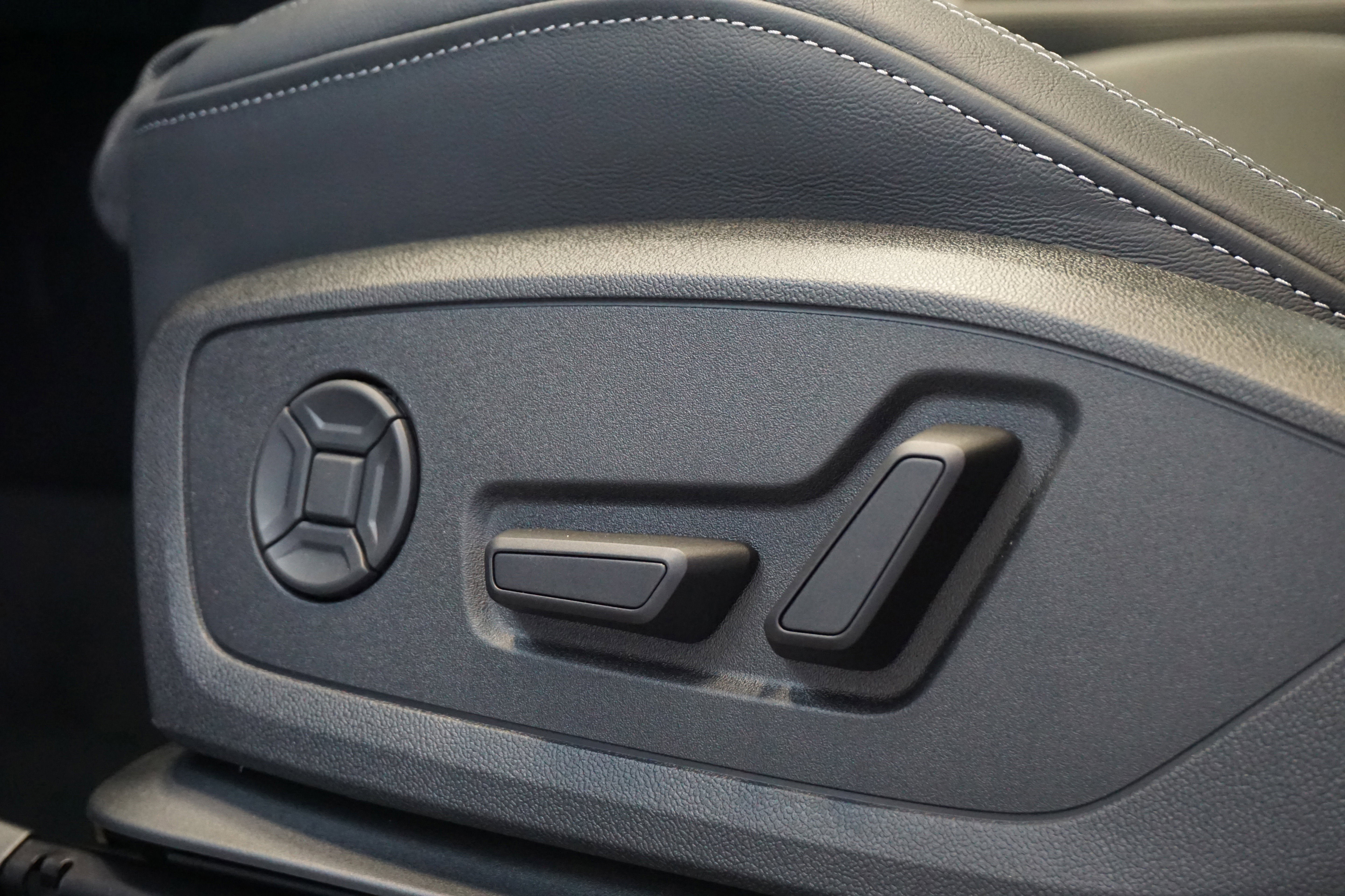 New 2025 Audi Q3 2.0T Premium image 9