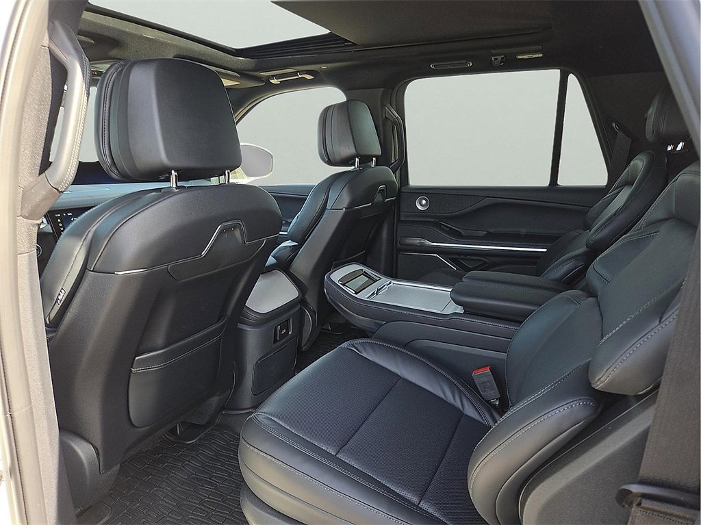 New 2026 Lincoln Navigator L Reserve w/ Jet Appearance Package image 9
