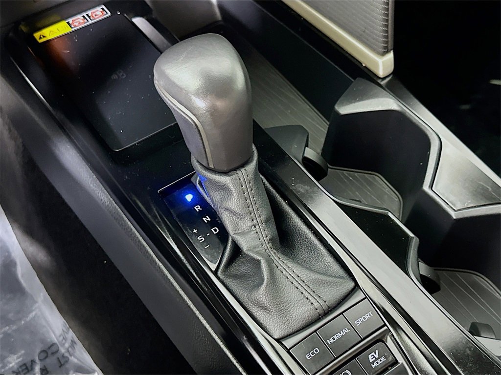Used 2025 Toyota Camry SE image 31
