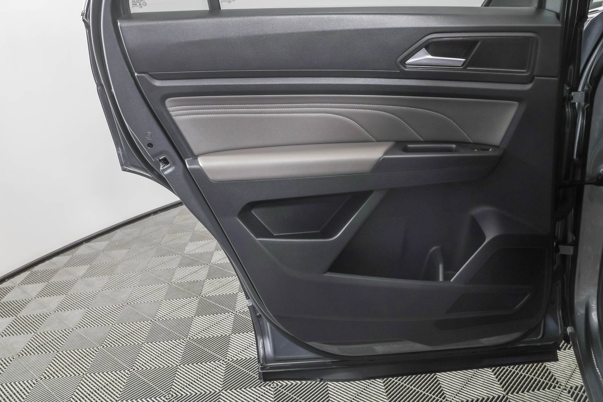 Used 2022 Volkswagen Atlas Cross Sport SE image 37