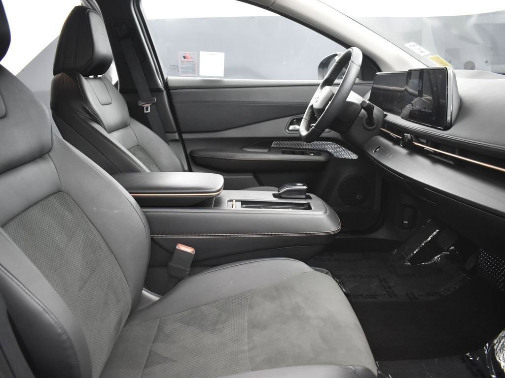 Used 2023 Nissan Ariya AWD image 23