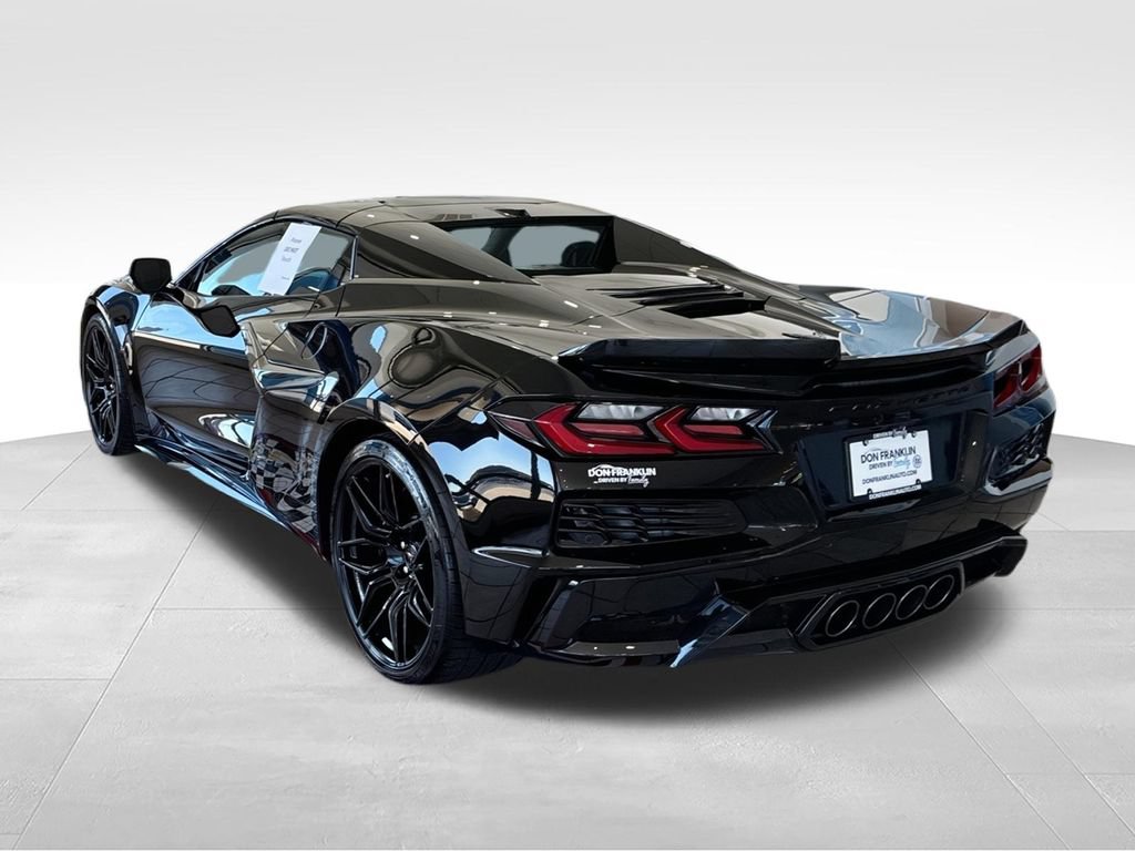 Used 2025 Chevrolet Corvette Z06 RWD image 8