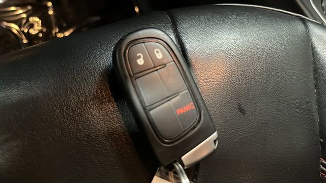 Used 2020 Jeep Cherokee Trailhawk AWD/4WD image 38