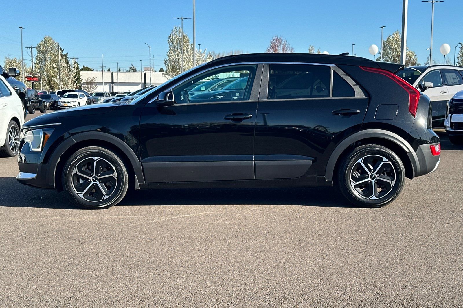 Used 2023 Kia Niro EX image 7