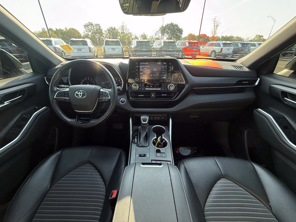 Used 2021 Toyota Highlander XSE FWD image 28