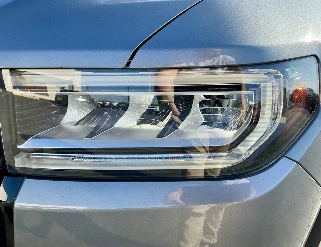 Used 2021 GMC Acadia SLT w/ Elevation Edition image 10