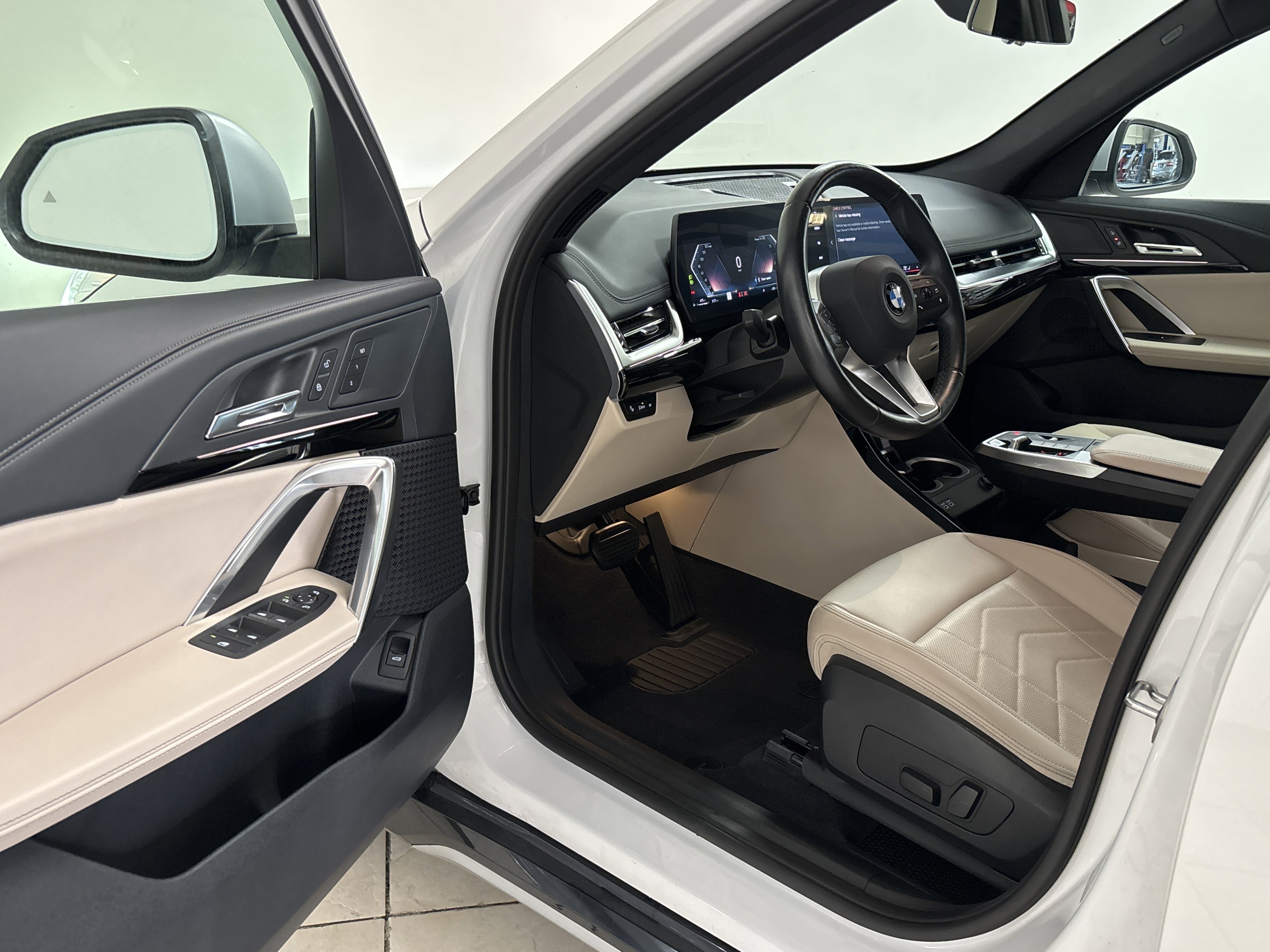 Used 2024 BMW X1 xDrive28i AWD/4WD image 7