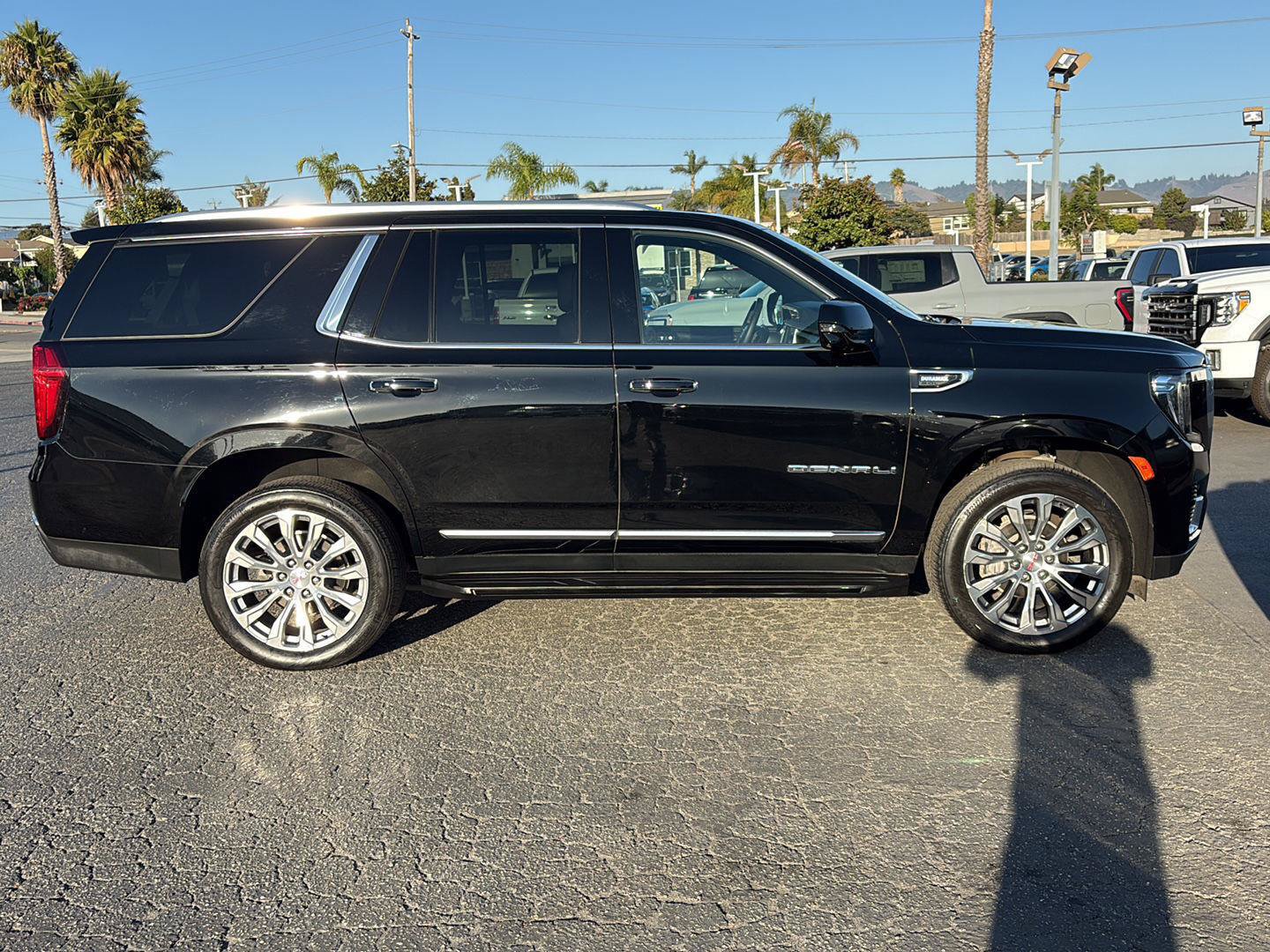 Used 2024 GMC Yukon Denali AWD/4WD image 2
