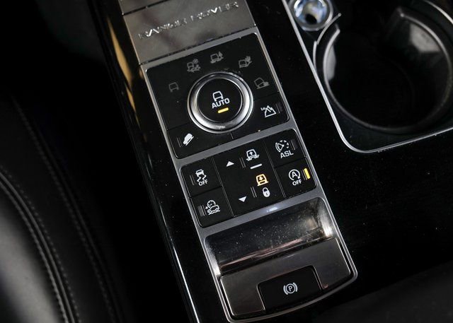 Used 2016 Land Rover Range Rover HSE image 12