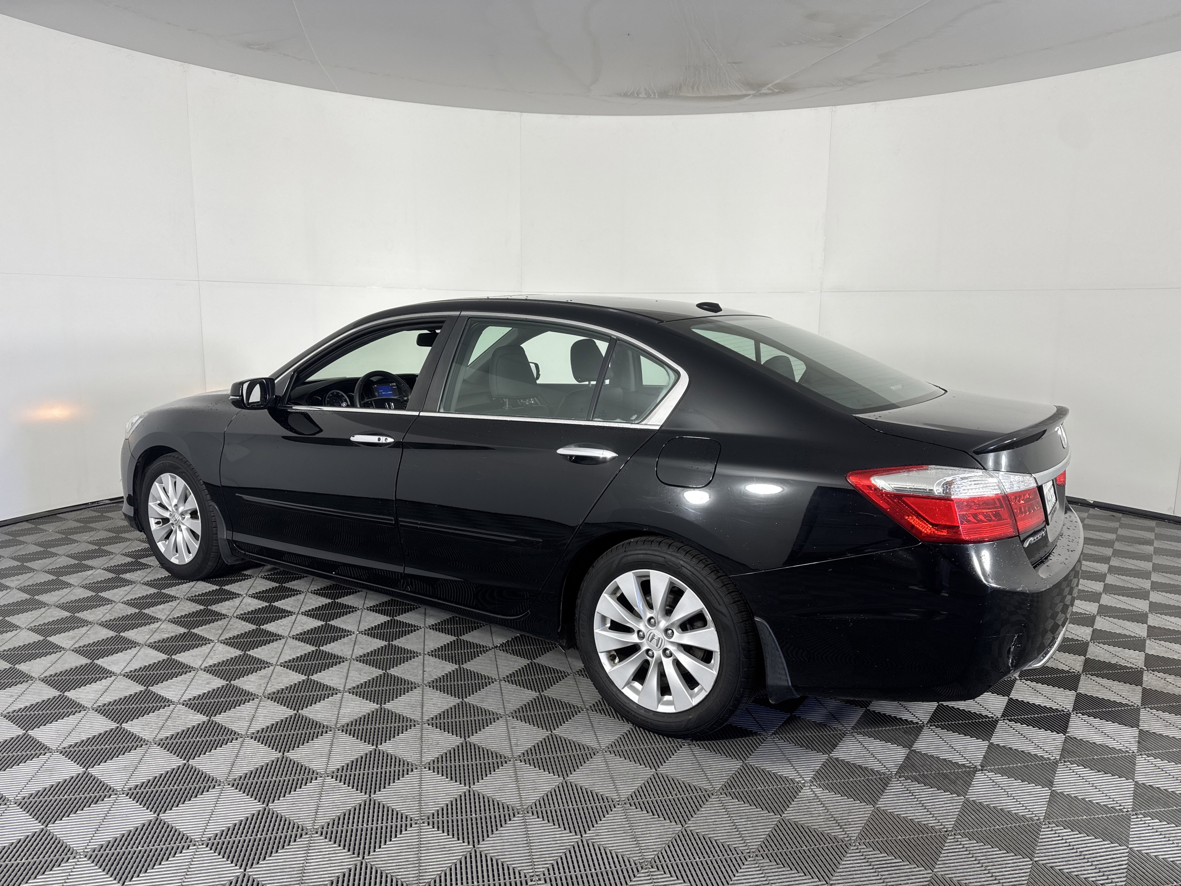 Used 2015 Honda Accord EX-L image 6