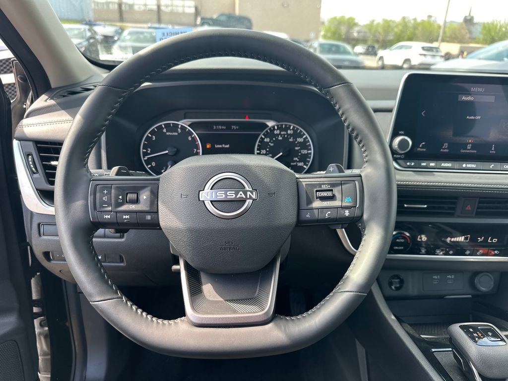 Used 2025 Nissan Rogue SV image 17