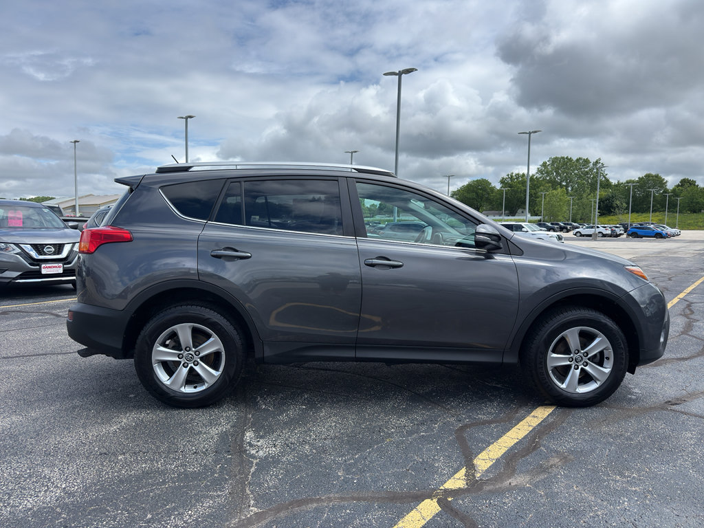 Used 2015 Toyota RAV4 XLE AWD/4WD image 4