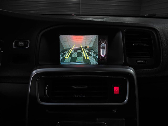 Used 2018 Volvo V60 T6 R-Design Platinum image 26