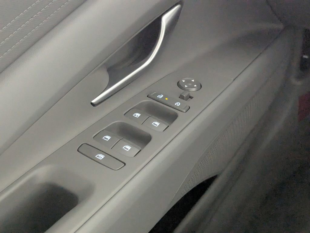 New 2026 Hyundai Elantra SE FWD image 15