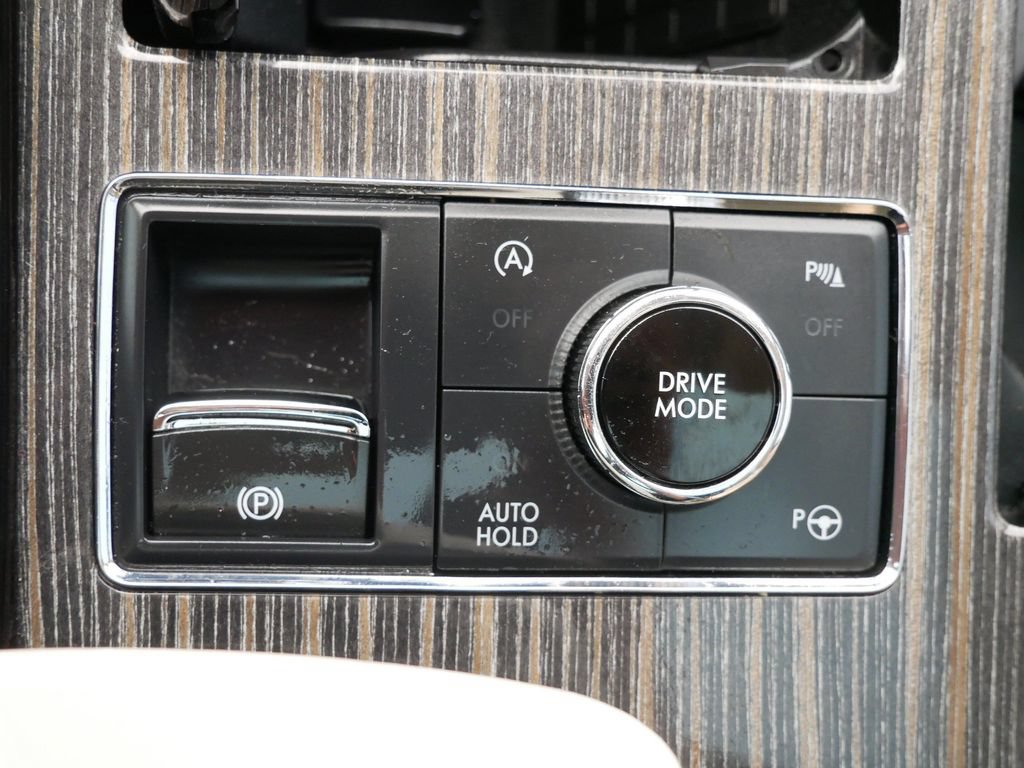 Used 2020 Lincoln Navigator Black Label w/ Cargo Convenience Package AWD/4WD image 23