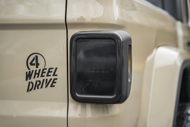 Used 2022 Jeep Gladiator Willys image 7