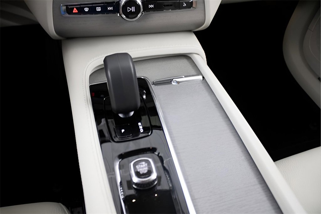 Certified 2025 Volvo XC90 T8 Plus w/ Protection Package Premier image 26