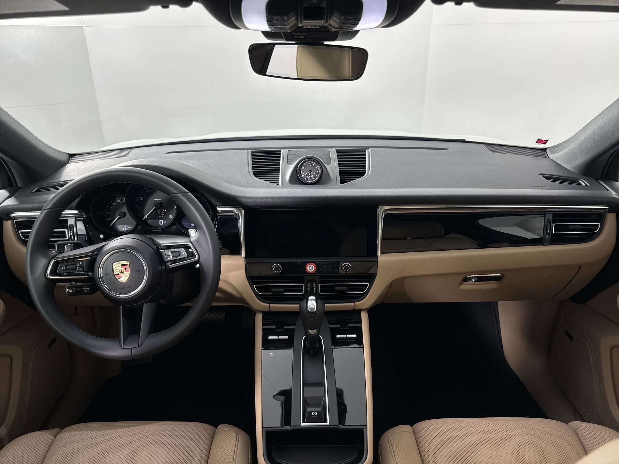 Certified 2025 Porsche Macan image 16