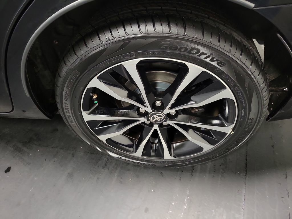 Used 2018 Toyota Corolla XSE image 11