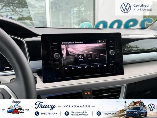 Certified 2025 Volkswagen Taos SE AWD/4WD image 17