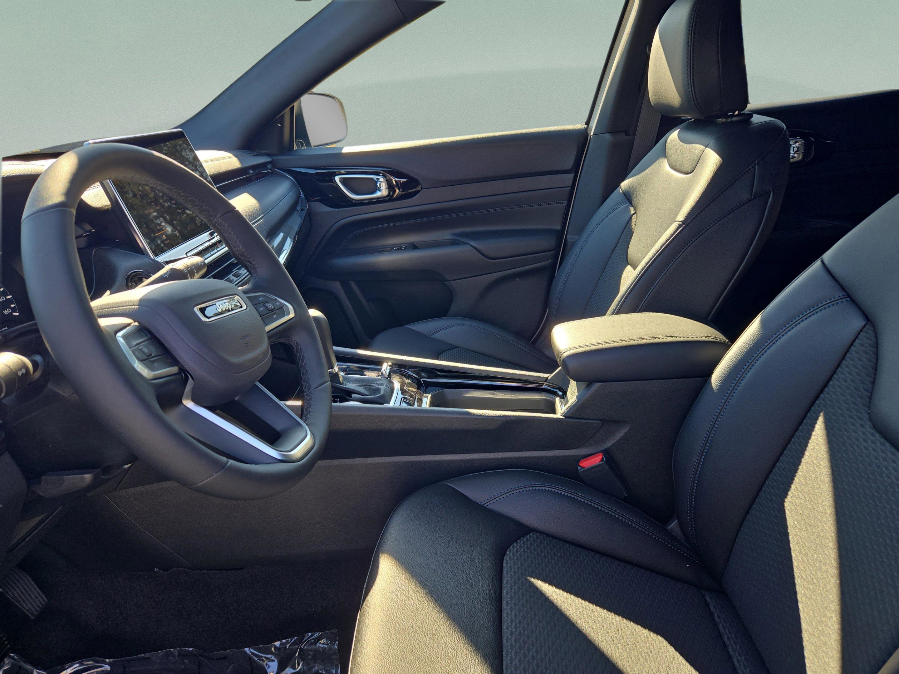 New 2026 Jeep Compass Latitude AWD/4WD image 18