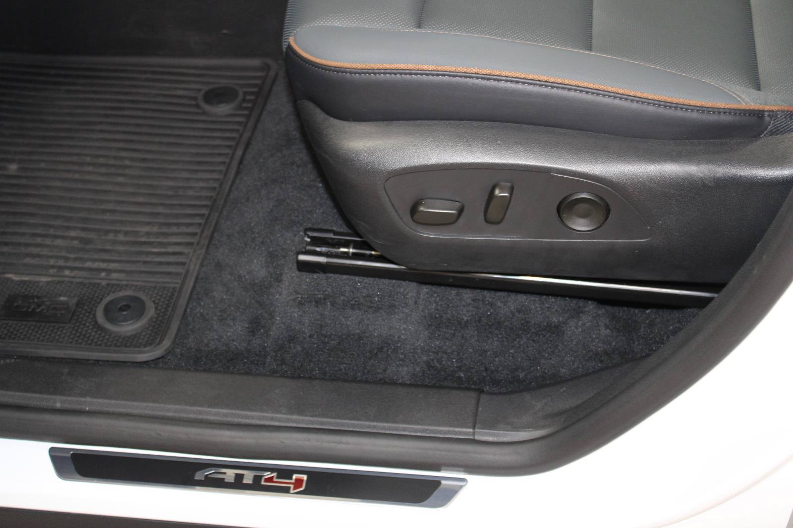 Used 2026 GMC Acadia AT4 w/ Luxury Package AWD/4WD image 29