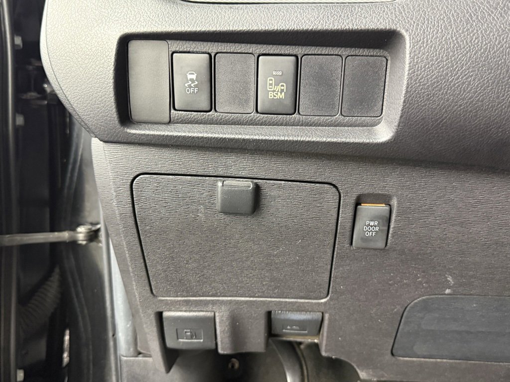 Used 2015 Toyota Sienna SE Premium image 24