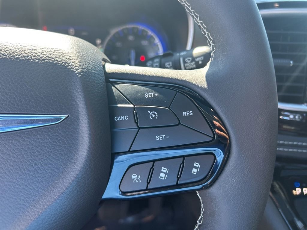 Used 2024 Chrysler Pacifica Limited w/ S Appearance Package image 45