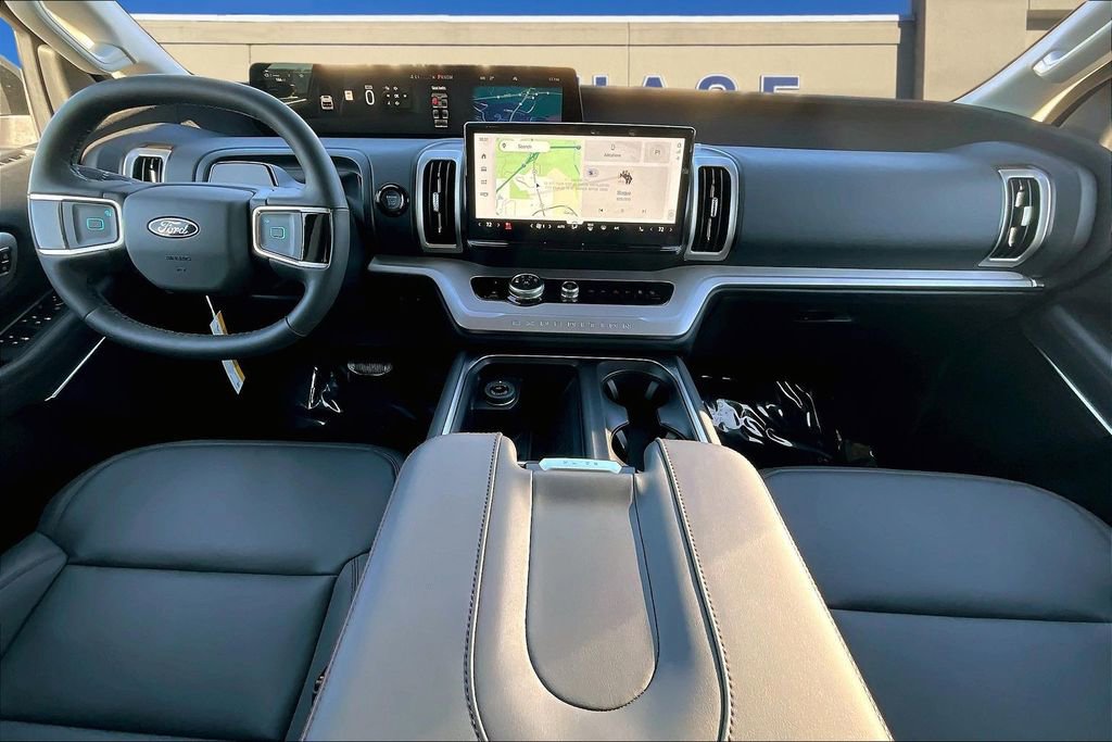 New 2025 Ford Expedition Active image 5