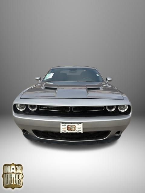 Used 2016 Dodge Challenger SXT image 2