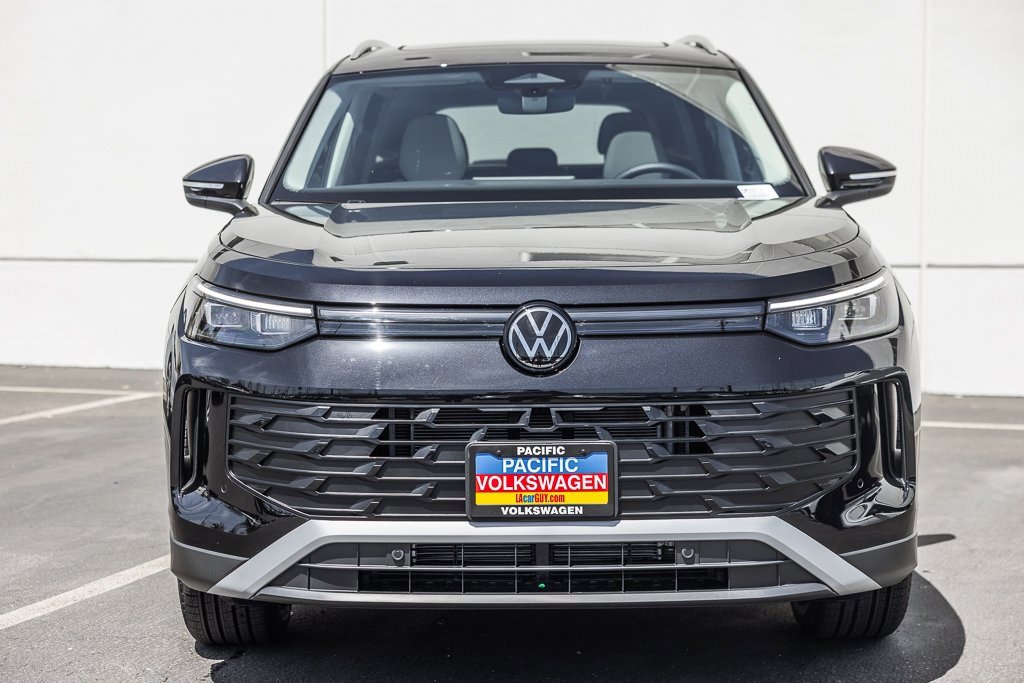 New 2026 Volkswagen Tiguan SE R-Line image 2
