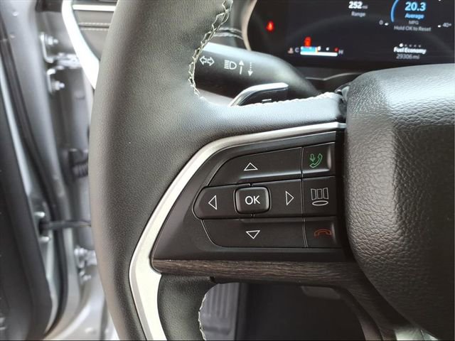 Used 2023 Jeep Grand Cherokee Limited AWD/4WD image 17