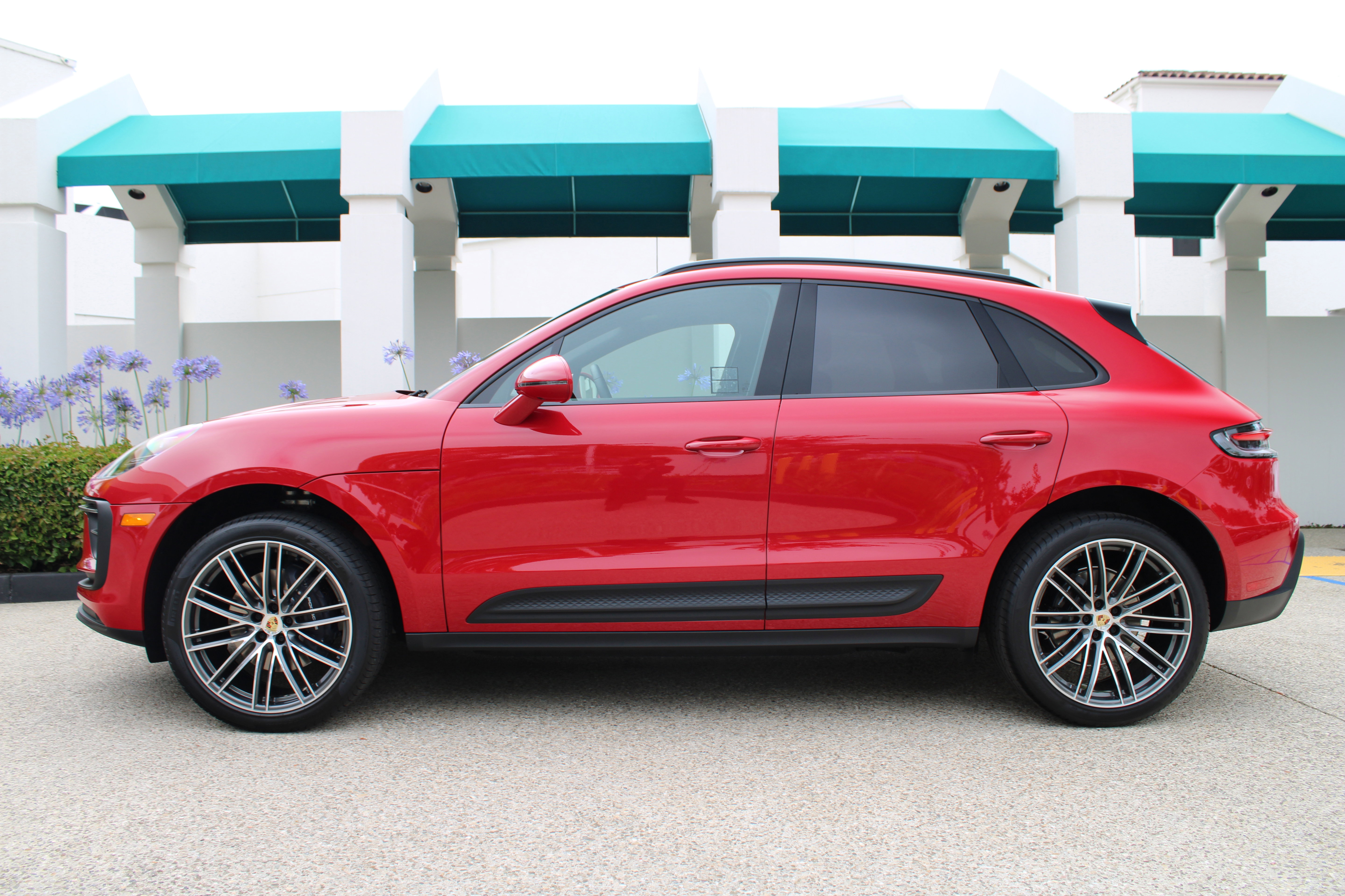 New 2025 Porsche Macan image 2