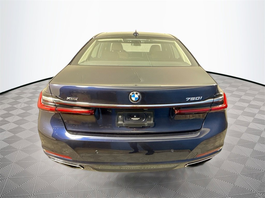 Used 2021 BMW 750i xDrive w/ Executive Package image 7