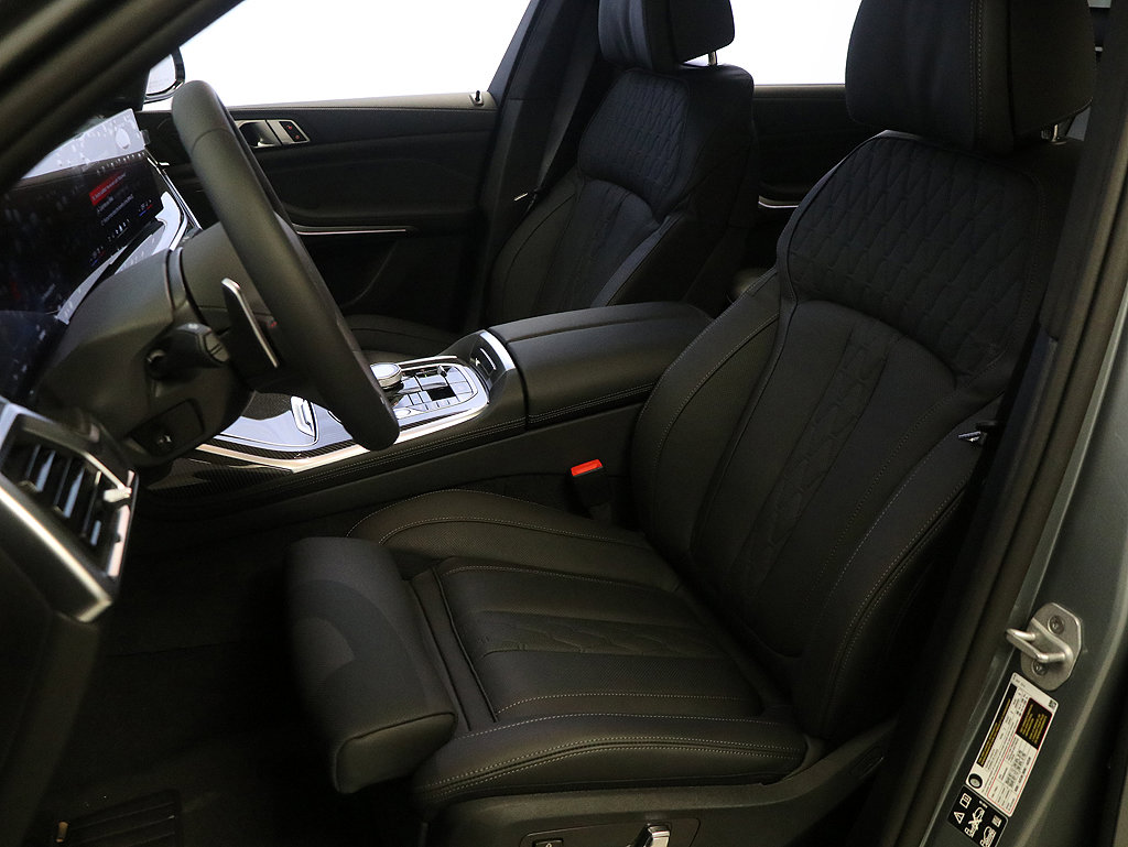 New 2025 BMW X7 M60i w/ Executive Package image 10