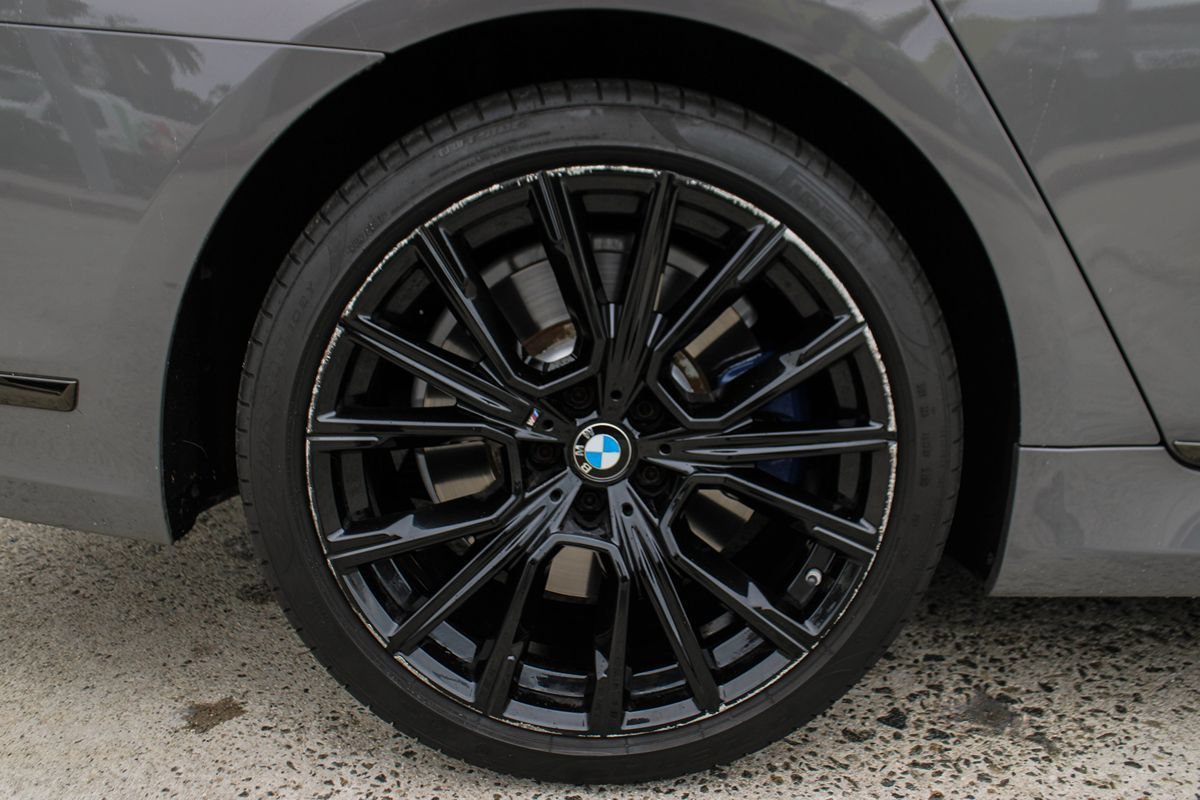 Used 2021 BMW 750i xDrive w/ M Sport Package AWD/4WD image 37