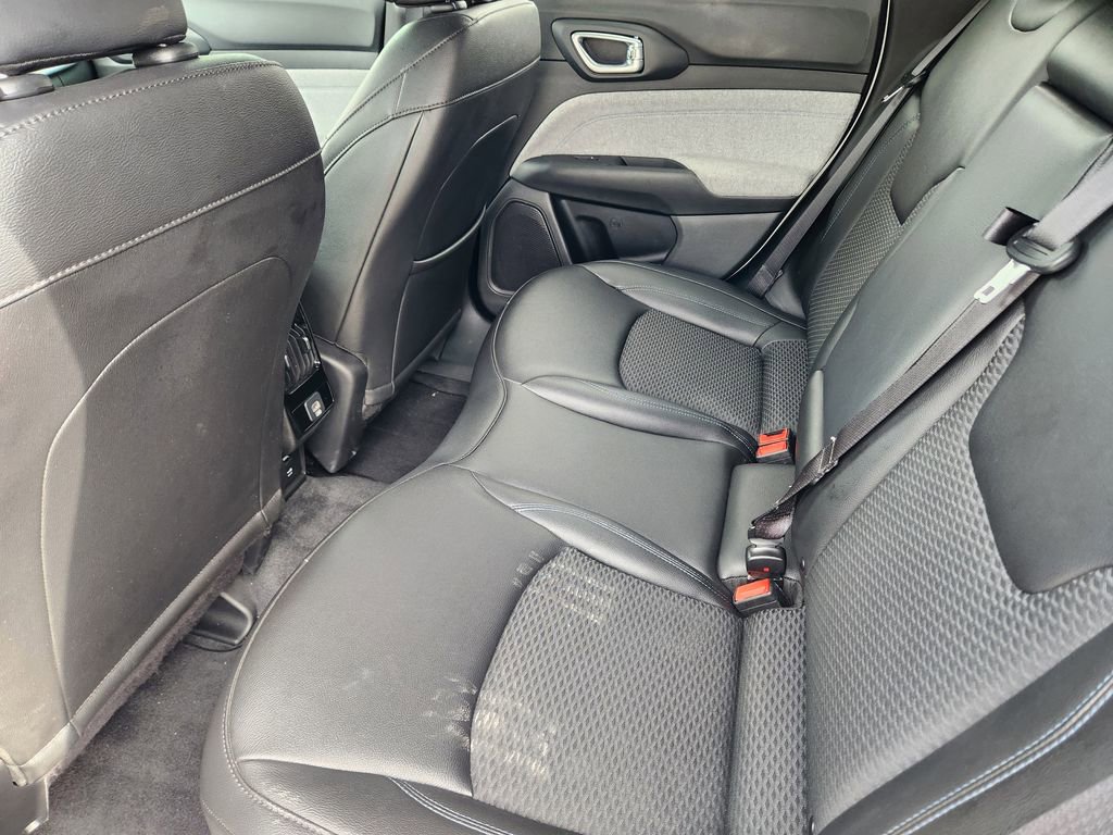 Used 2025 Jeep Compass Latitude AWD/4WD image 29