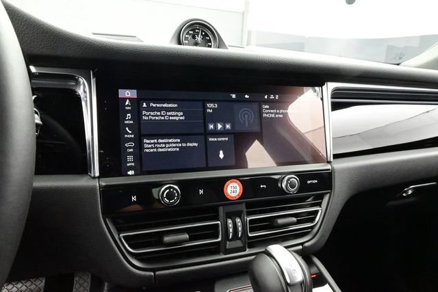 Certified 2025 Porsche Macan AWD/4WD image 10