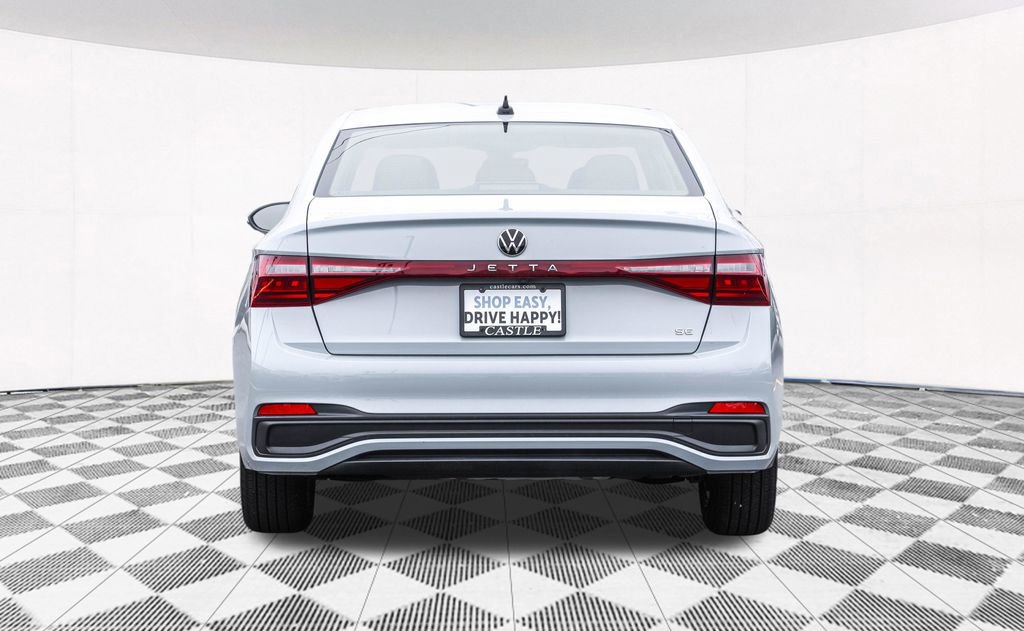 Used 2025 Volkswagen Jetta SE image 12