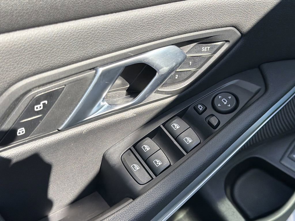 Used 2025 BMW 330i Sedan image 23