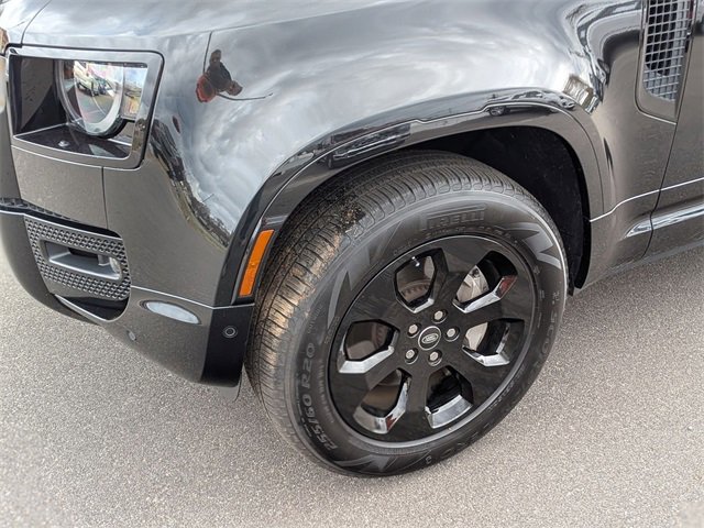 Used 2023 Land Rover Defender 110 X-Dynamic SE image 9