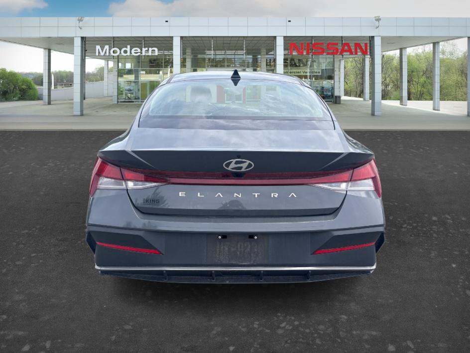 Used 2024 Hyundai Elantra SEL FWD image 4