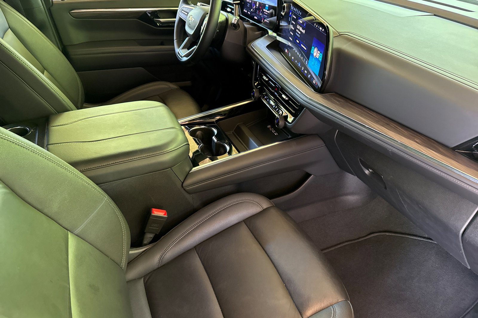 Used 2025 Chevrolet Tahoe LT AWD/4WD image 21