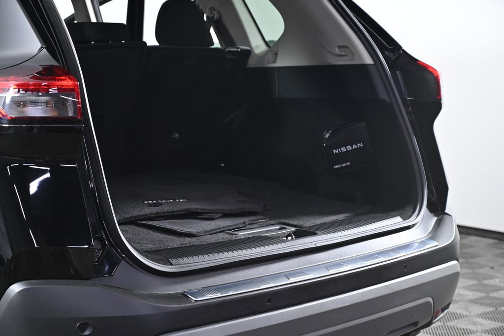 Certified 2023 Nissan Rogue SV image 32