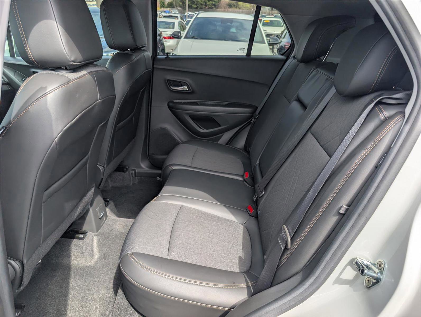 Used 2022 Chevrolet Trax LT w/ LT Convenience Package image 14