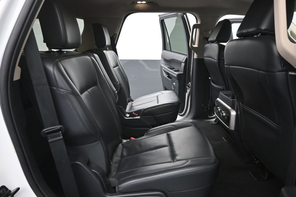 Used 2024 Ford Expedition XLT RWD image 10