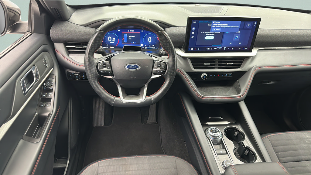 Used 2025 Ford Explorer ST-Line w/ ST-Line Street Pack AWD/4WD image 12
